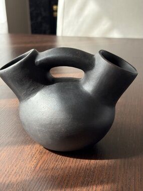 Vintage Handcrafted Chile Black Pottery “Dos Bocas” Vessel Bridge Handle Gorbea